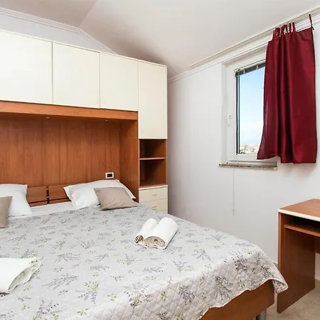 Stefa Apartment *
